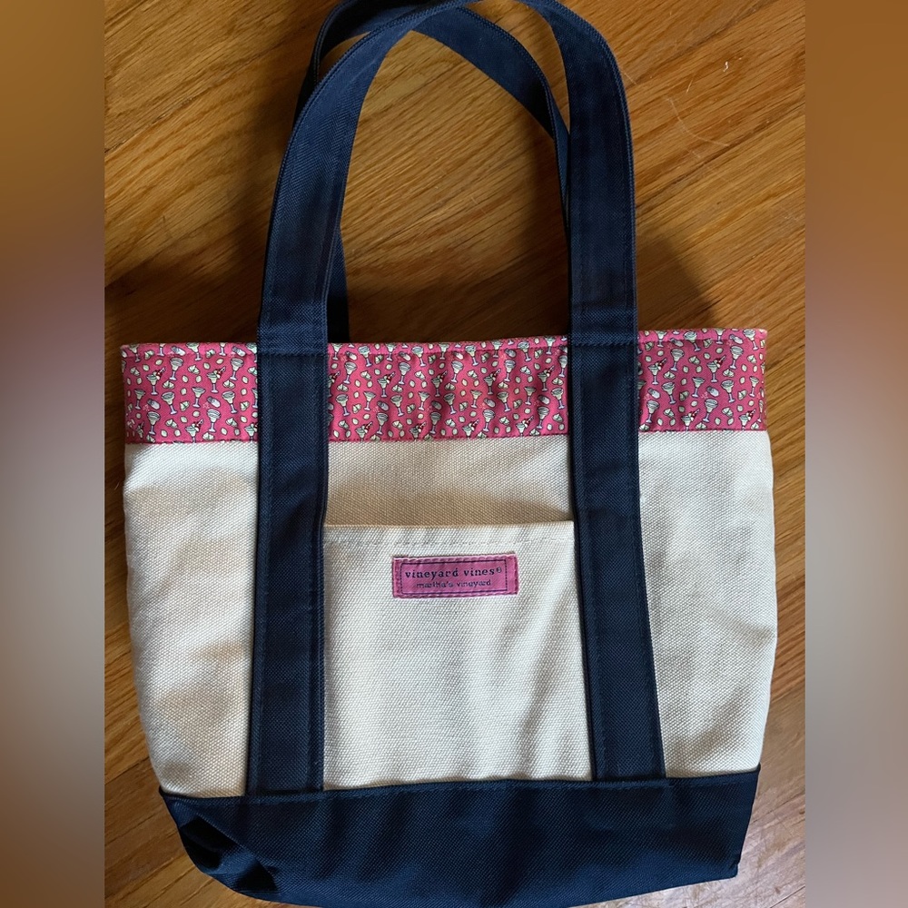 Vineyard Vines Martha’s Vineyard small tote zip top